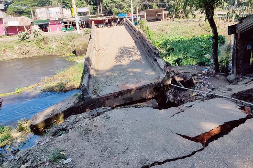 লক্ষ্মীপুরে সেতু ধসে যাতায়াত বন্ধ চার দিন, বাতিল হলো একটি কলেজের পরীক্ষা