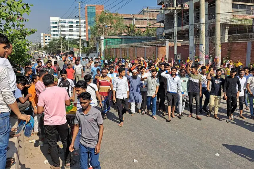 গাজীপুরে দুই কারখানার শ্রমিকদের বিক্ষোভ, চন্দ্রা-নবীনগর সড়ক অবরোধ