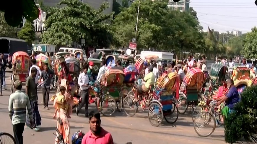 রাজধানীর সড়কে ব্যাটারিচালিত রিকশাচালকদের অবরোধ, সৃষ্টি হচ্ছে জনদুর্ভোগ