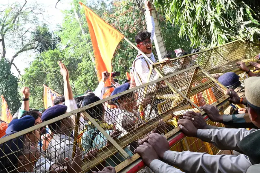 আগরতলায় বাংলাদেশ মিশনে হামলার ঘটনায় ৩ পুলিশ সাময়িক বরখাস্ত, ৭ জন গ্রেপ্তার